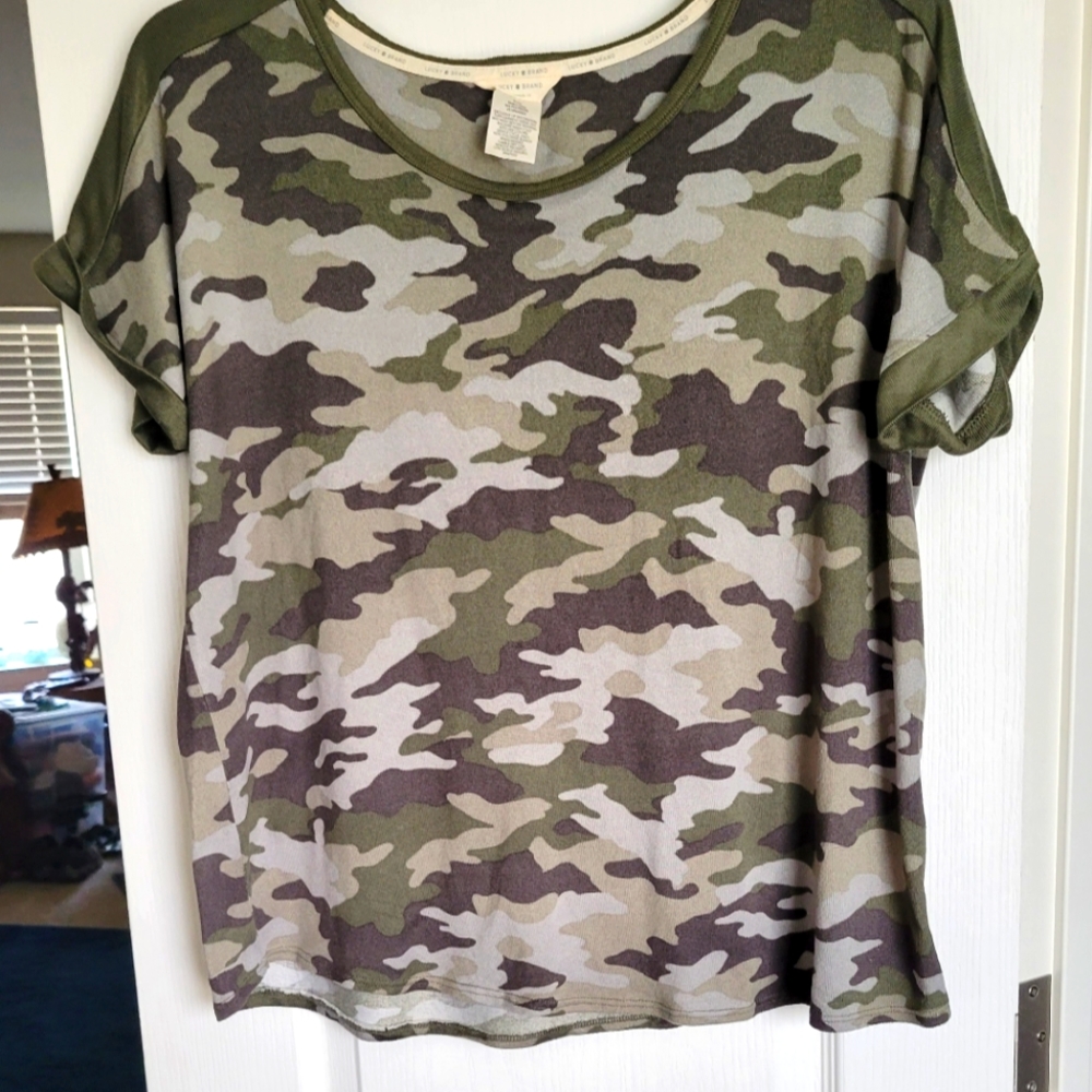 Women's size XL Lucky brand camo top. Super soft. Roll cuff sleeves